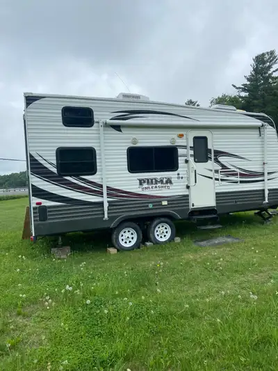 2014 Puma Toyhauler/Camper. Extra tall garage area for side by sides.motor cycles /Atv.large queen s...