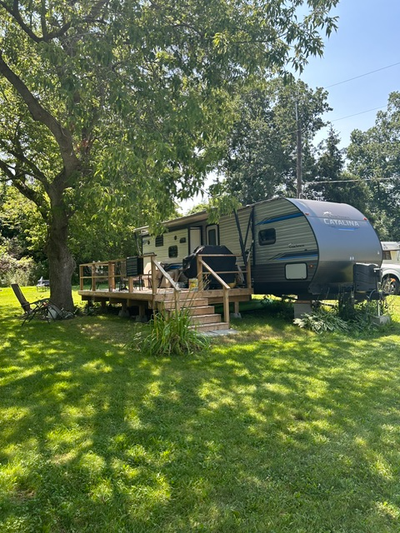 This 34' trailer is in excellent shape and everything works as it should. Owned since new by a respo...