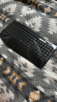 Logitech MK850 Wireless [Keyboard]