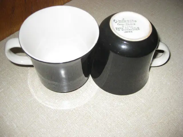 MUGS - TASSES DE COLLECTION - BELL - NT  et EN PORCELAINE in Arts & Collectibles in Laval / North Shore - Image 9