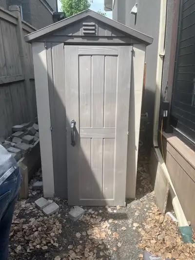 This Rubbermaid storage shed is perfect for keeping your outdoor items organized and protected from...