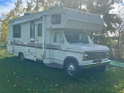 87 Ford Motorhome Carbuerated 460 Auto. Has dash air NO ROOF AIR!! Needs awning as wind destroyed it...