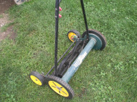 Manual push lawn mower - Harrow