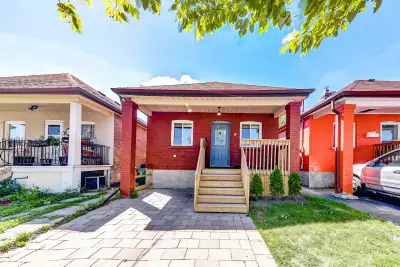 Offering: Unit: 2 bedroom + 1, Detached House Available Date: May 1, 2026 Price: $ 3,000 monthly; Un...