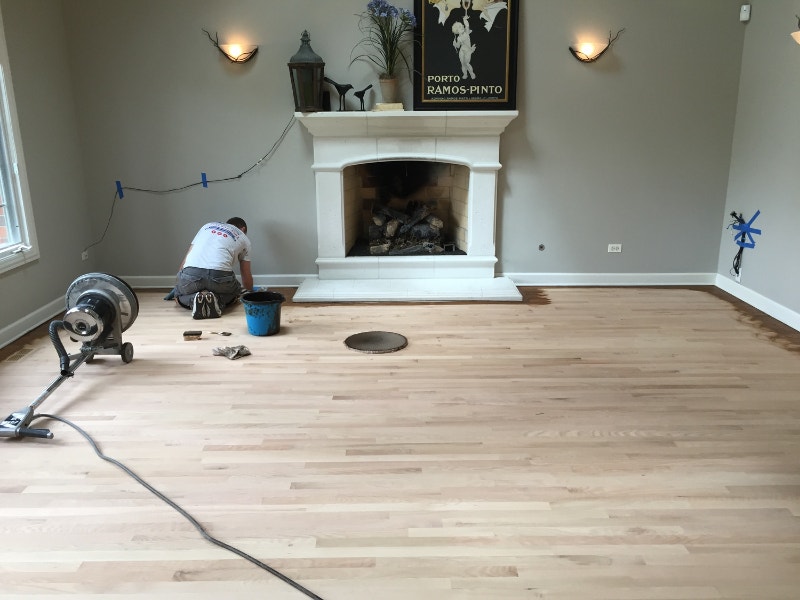 Sablage vernis installation plancher bois franc vinyl flottant