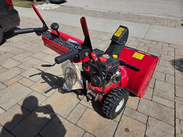 Snowblower 26"  in Snowblowers in Kitchener / Waterloo - Image 5