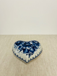 TRINKET DISH MADE IN RUSSIA HEART SHAPED FLOWER DESIGNS