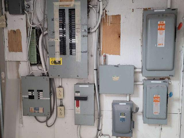 Affordable Electrician dans Électricien  à Longueuil/Rive Sud - Image 4