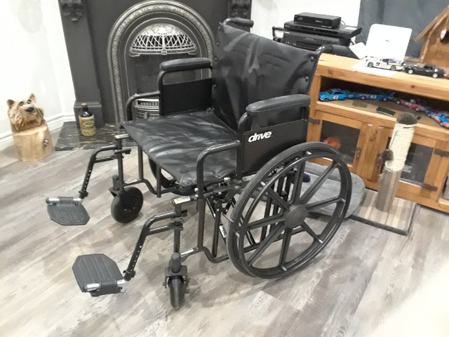 Heavy duty PRIDE brand wheelchair. in Health & Special Needs in Kingston - Image 2