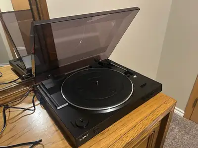 Sony PS-LX3000USB turntable. Never used/still in box. CASH ONLY ACCEPTED