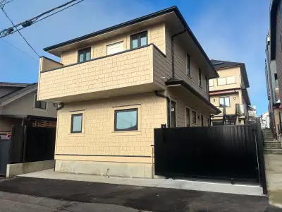 Brand New independent 4 Bedroom, two full bathrooms- 1070 ft2 Laneway House on E65 Ave close to Main...