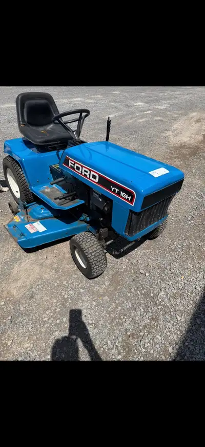 fonctionne tres bien Modele rare dans cette etat Transmission hydrostatique a pedale au plancher Gro...
