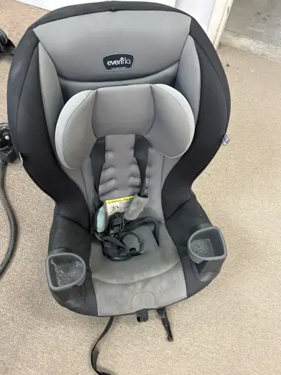 I have a great condition kids car seat needs to go! bought them brand new and I'm the only owner. As...