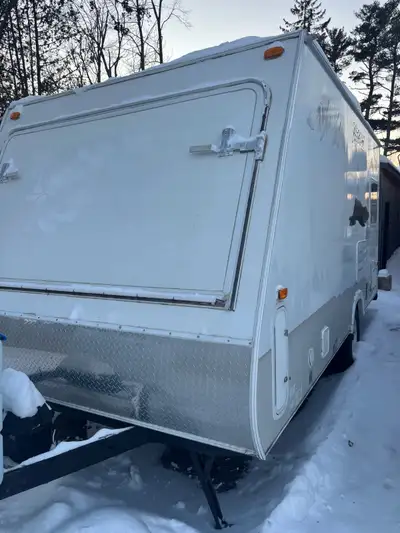 Great condition No water damage, no soft spots. Very well maintained Everything works Comes with 42...