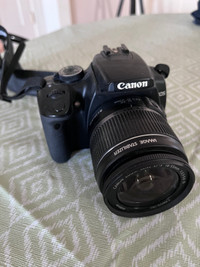 Canon XTi dslr with lense and batteries