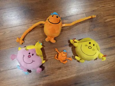 Toutous Little Miss et Mr Men +figurine Très propre et en très bon état (sauf un des bras de M. Chat...