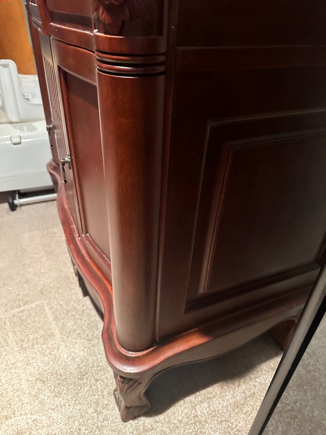 Free bathroom vanity, needs top Free Stuff Oakville / Halton Region