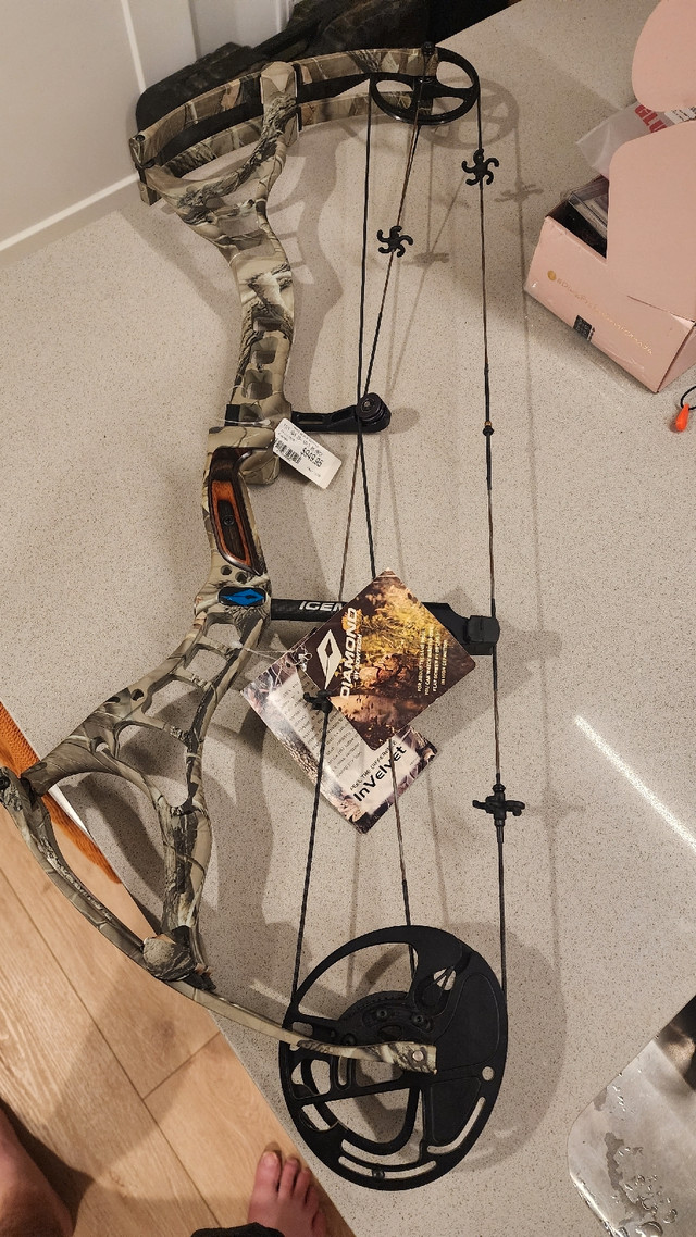 Brand new RH compound bow  in Fishing, Camping & Outdoors in Kelowna - Image 3