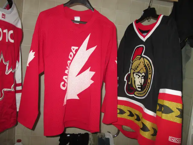 Habs Canadiens hats gloves, jerseys trade4 phone12 in Men's in Ottawa - Image 3