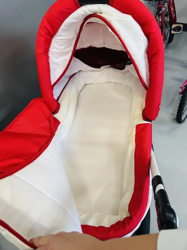 Baby Stroller in Strollers, Carriers & Car Seats in Ottawa - Image 6