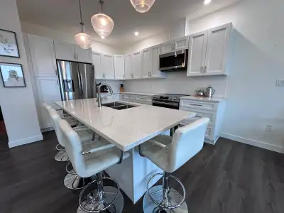 Hillcrest Heritage Condo with breathtaking view of Sleeping Giant, 1 of only 8 units on top floor. O...