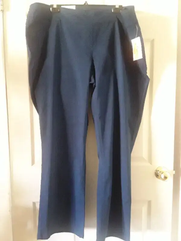 Woman's Size 24W  Black Pants - Bootcut, Comfort Waist - NEW in Women's - Bottoms in City of Toronto - Image 5