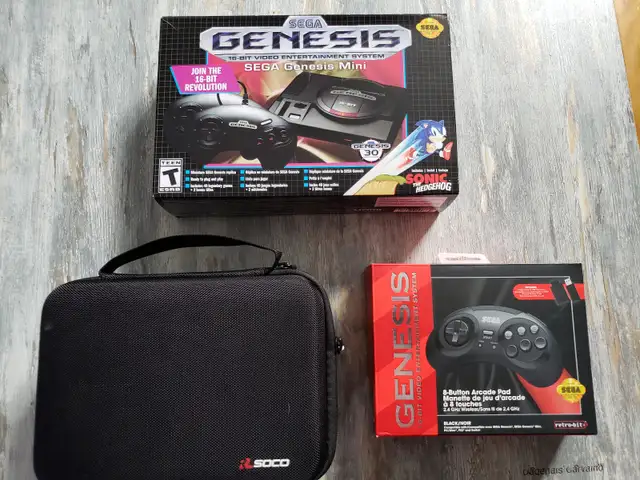 Sega Genesis mini+Hard Carry Case+Wireless Controller In Case in Other in City of Montréal - Image 3