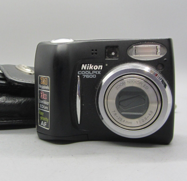 Nikon Coolpix 7600 Compact 7.1MP Digital Camera in Cameras & Camcorders in City of Toronto - Image 2