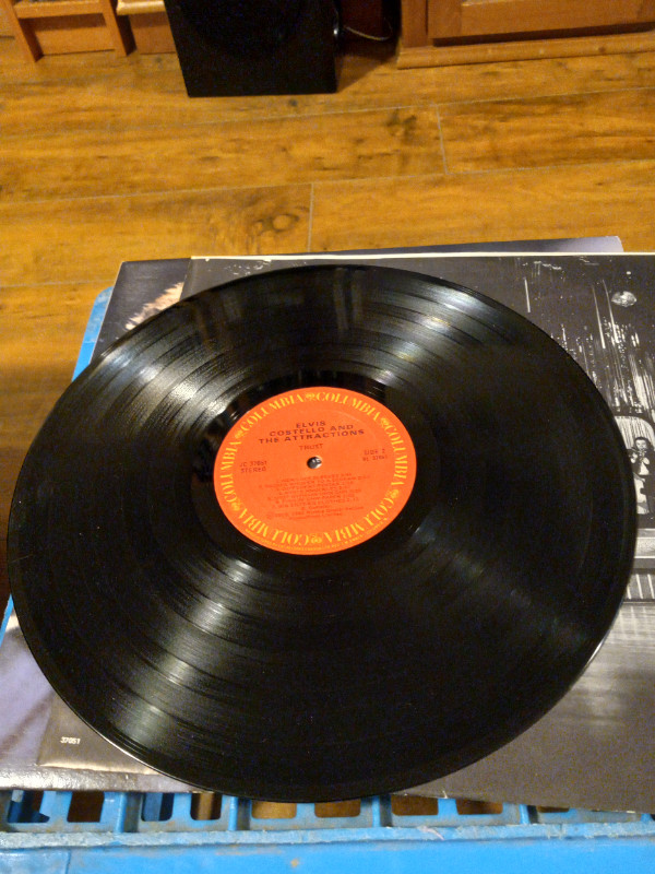Vinyl Record/LP Elvis Costello TRUST Excellent Condition Org. in CDs, DVDs & Blu-ray in Trenton - Image 3