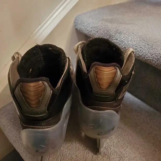 Mens BAUER VAPOR Goalie Skates Shoe Size 9 / Skate Size 7.5 EE in Hockey in Barrie - Image 6