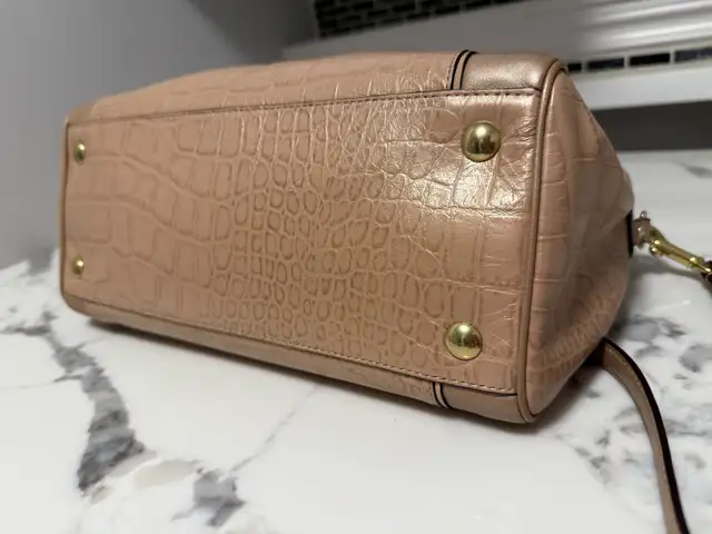 Coach Taylor Exotic Leather Purse in Women's - Bags & Wallets in Strathcona County - Image 6