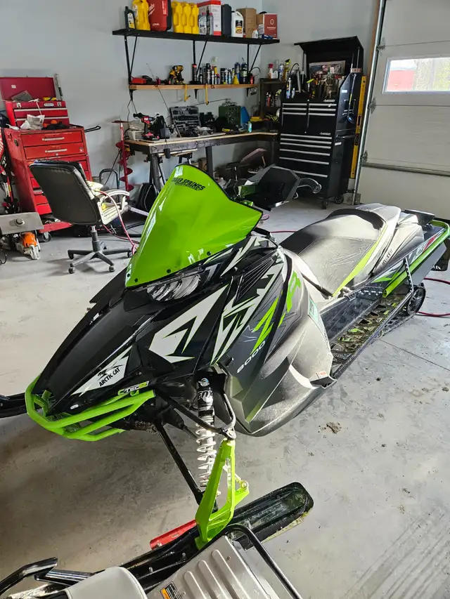2018 Arctic Cat 8000 limited ES 137 in Snowmobiles in Belleville - Image 3