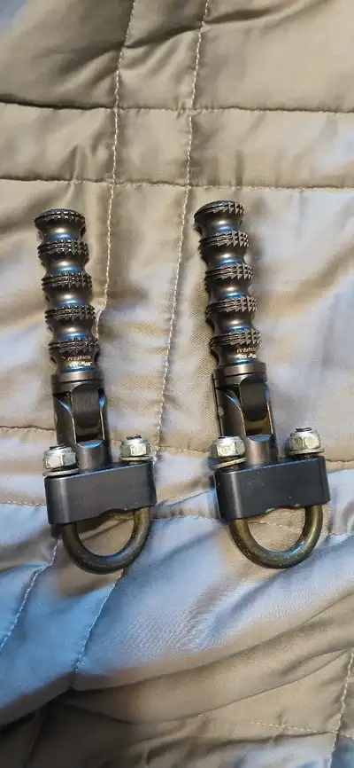 Selling a pair of highway pegs Fit 1 inch engine bars. Great condition sell for 75$