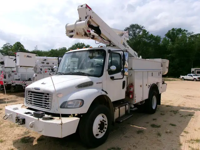 ( 2014 ) - FREIGHTLINER M2 W/ ALTEC TA45M BUCKET TRUCK in Other in Delta/Surrey/Langley - Image 3
