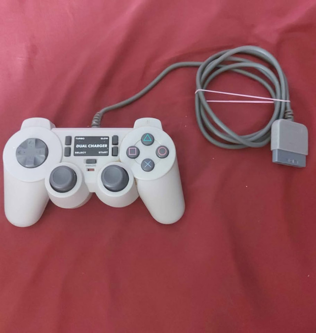 Beamscope Dual Charger Controller for Sony Playstation 1 and 2 P dans Consoles classiques  à Longueuil/Rive Sud
