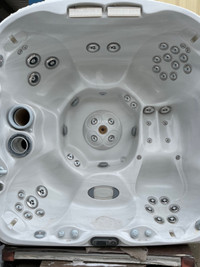 2011 Jacuzzi J480 - Super High End Tub