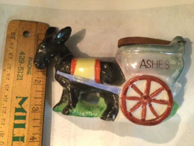 VINTAGE * DONKEY PULLING CART * Label ‘ ASHES’ Wooden Lid in Arts & Collectibles in Edmonton - Image 2