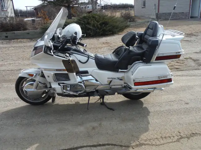 '93 1500 Goldwing Special Edition in Street, Cruisers & Choppers in Calgary - Image 3