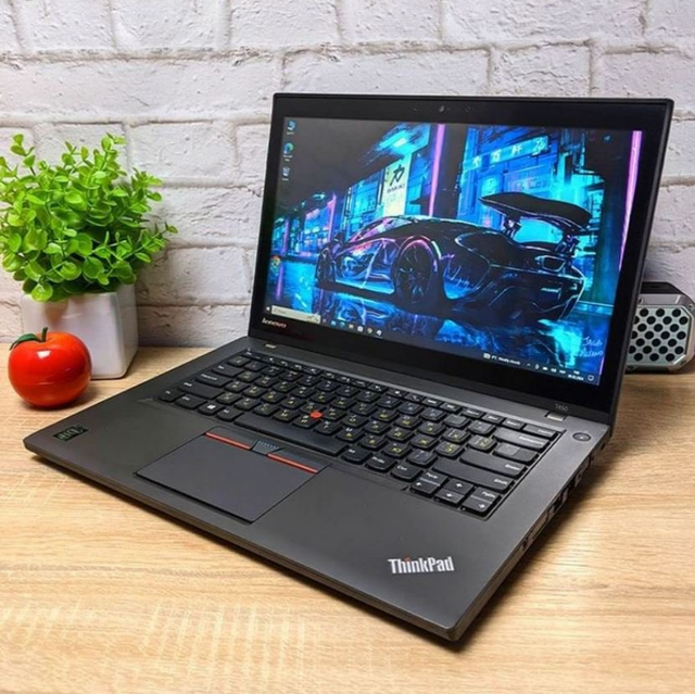 i5 Lenovo ThinkPad T450s Windows 11 Office 2021 in Laptops in Calgary - Image 4