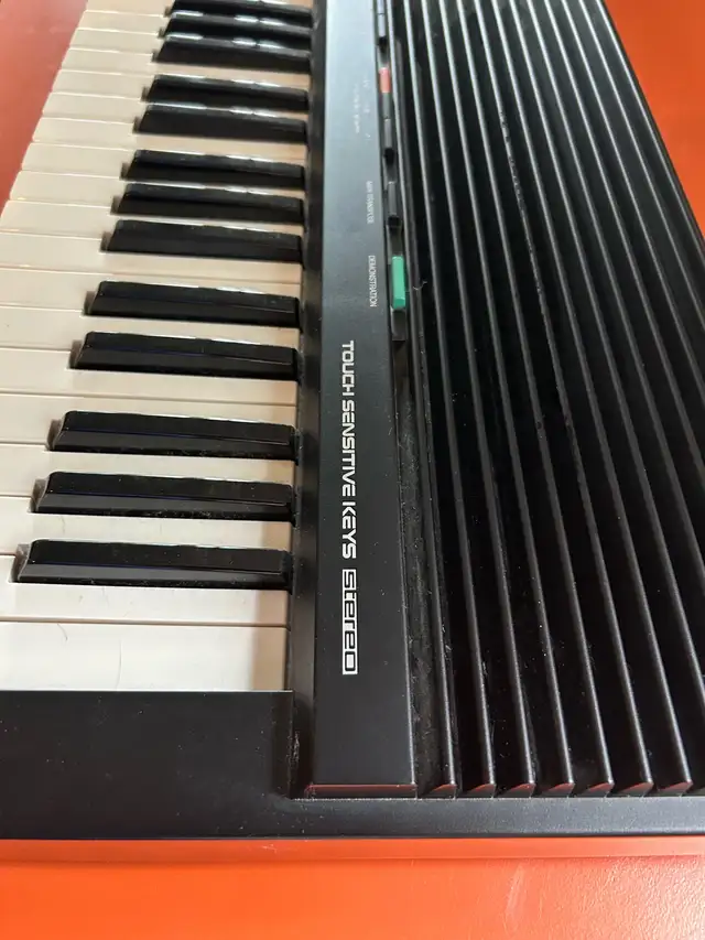 Yamaha YPR-9 Portable Piano (stand, bench, and pedal included) in Pianos & Keyboards in City of Toronto - Image 5