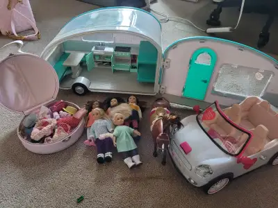 Lori dolls are similar to an American girl doll but smaller. Comes with 5 dolls, assorted clothes/ac...