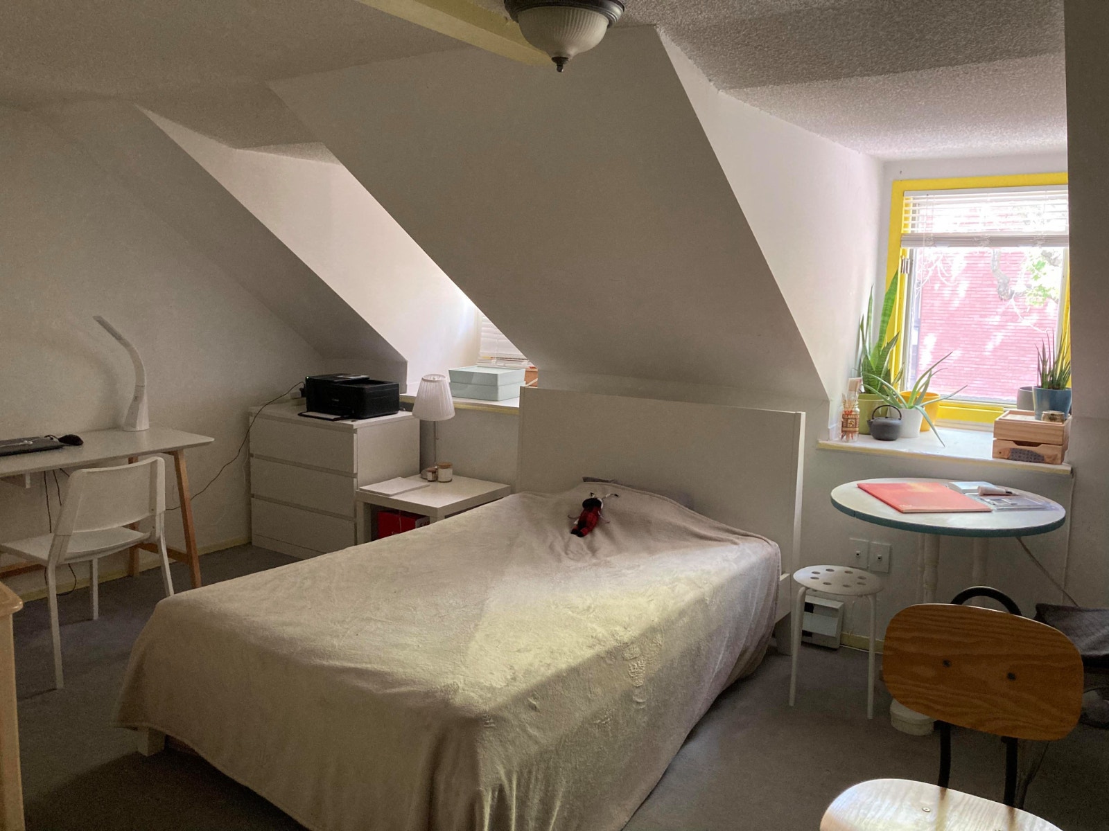 Beautiful FURNISHED room in downtown Montreal — photo 1