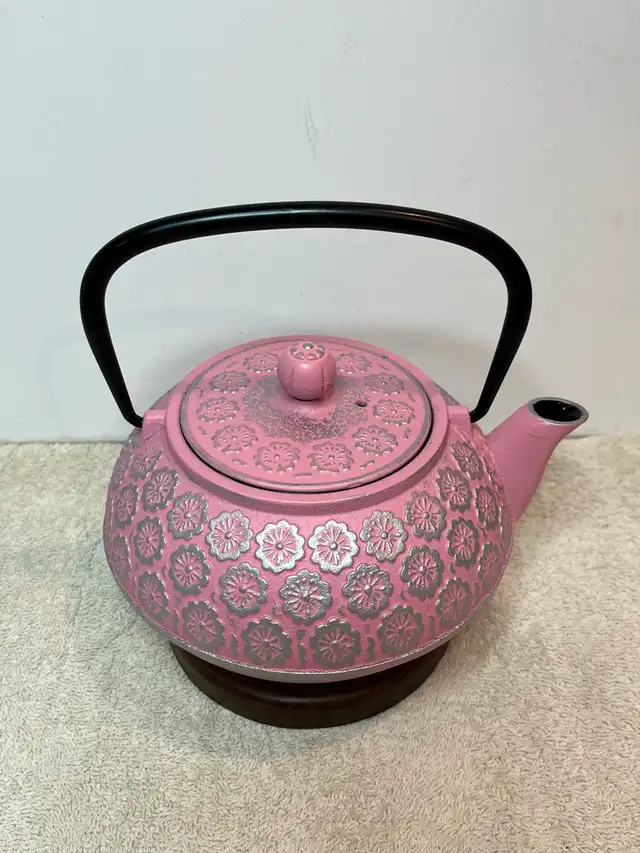 Apple Blossoms Cast Tea Pot62854394113155121