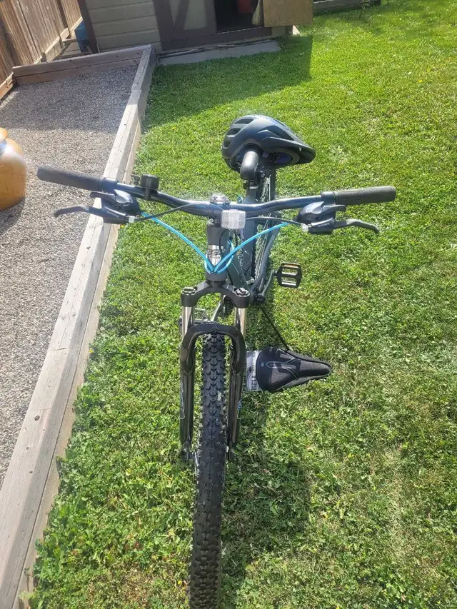 LADIES 21 SPEED BIKE in Road in Calgary - Image 6