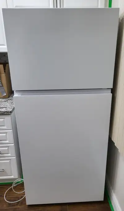 Hisense 30 inch, 18 cu ft fridge, LIKE NEW!!!, View more