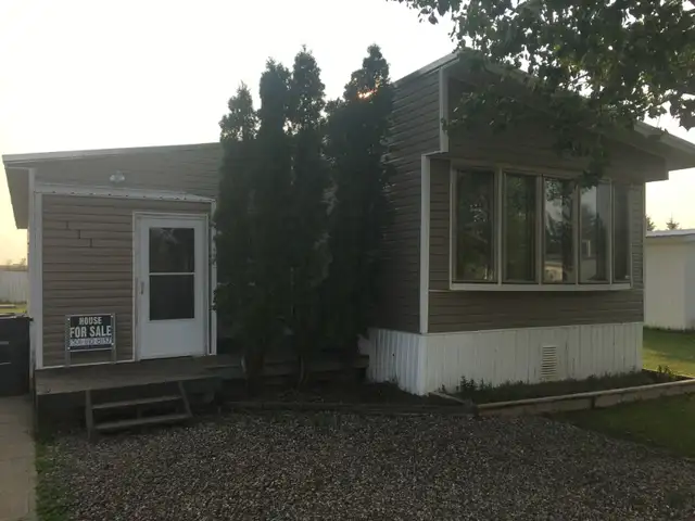 Affordable 4-Bed Family Home with Prairie Views – Caronport, SK