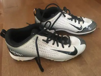 Nike Vapour baseball cleats. Good condition. Only used for one season. Size 6 youth