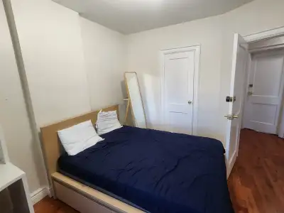Quiet female-only room in the house near subway and High Park, View more