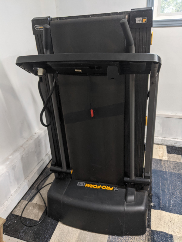 Treadmill in Exercise Equipment in Chatham-Kent