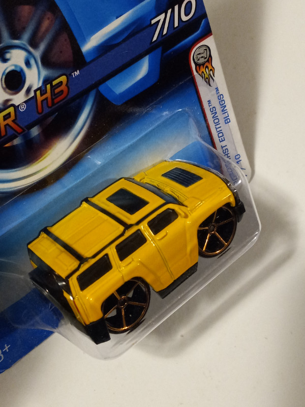 Hot Wheels Hummer H3 Faster Than Ever Gold Wheels HTF 2005 in Toys & Games in Trenton - Image 3